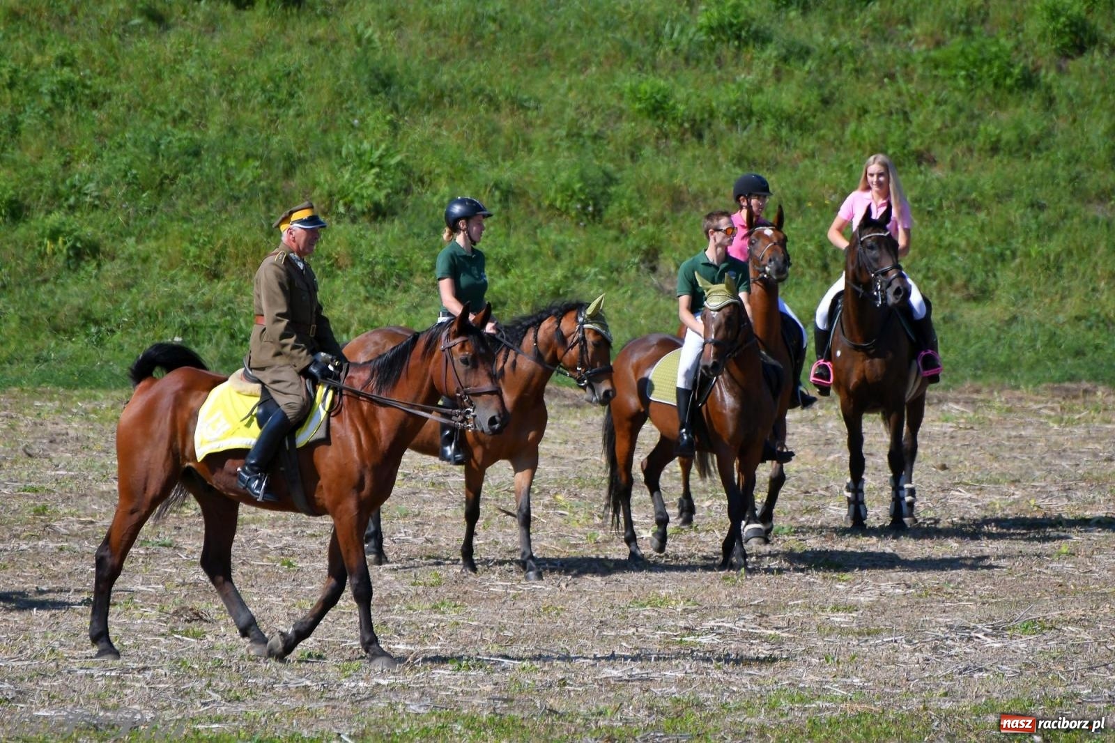 Zdjęcie w galerii na portalu naszraciborz.pl: Raciborski Hubertus. Parada konna przez miasto [FOTO i WIDEO] wiadomości z regionu