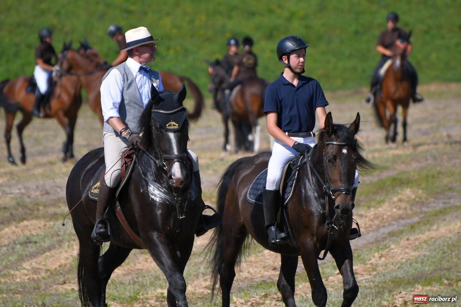 Zdjęcie w galerii na portalu naszraciborz.pl: Raciborski Hubertus. Parada konna przez miasto [FOTO i WIDEO] wiadomości z regionu