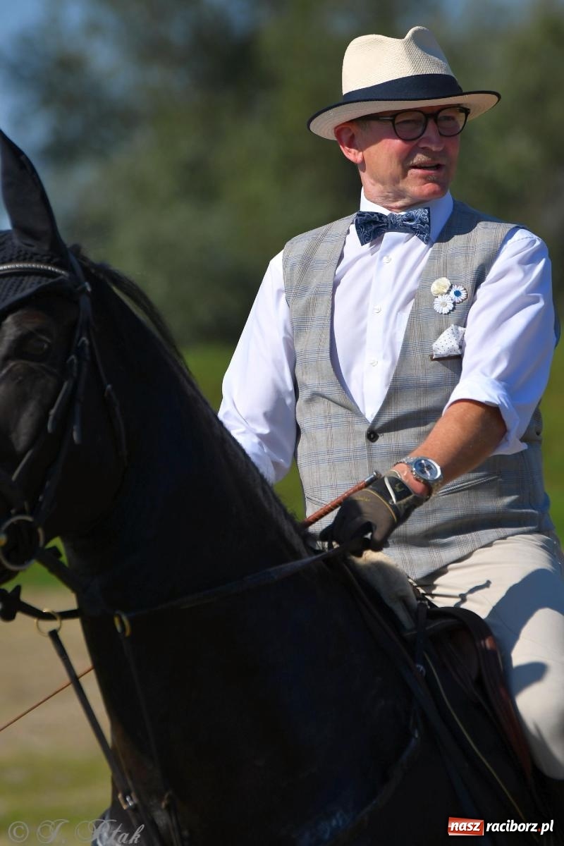 Zdjęcie w galerii na portalu naszraciborz.pl: Raciborski Hubertus. Parada konna przez miasto [FOTO i WIDEO] wiadomości z regionu