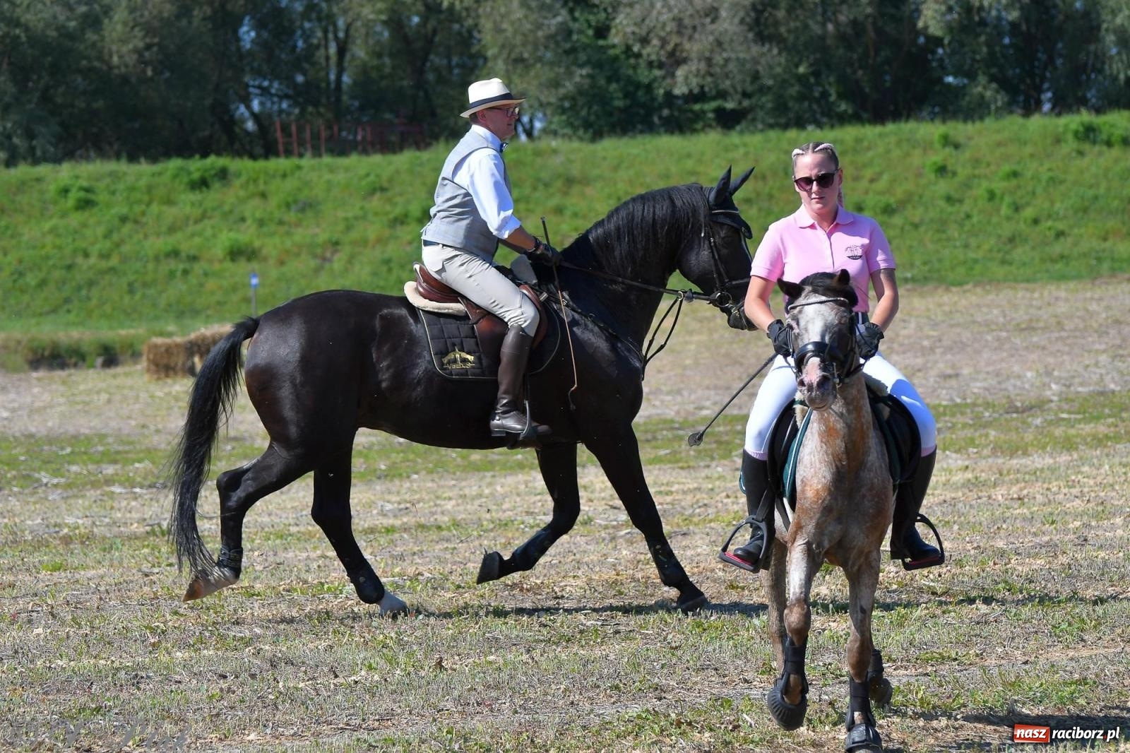 Zdjęcie w galerii na portalu naszraciborz.pl: Raciborski Hubertus. Parada konna przez miasto [FOTO i WIDEO] wiadomości z regionu