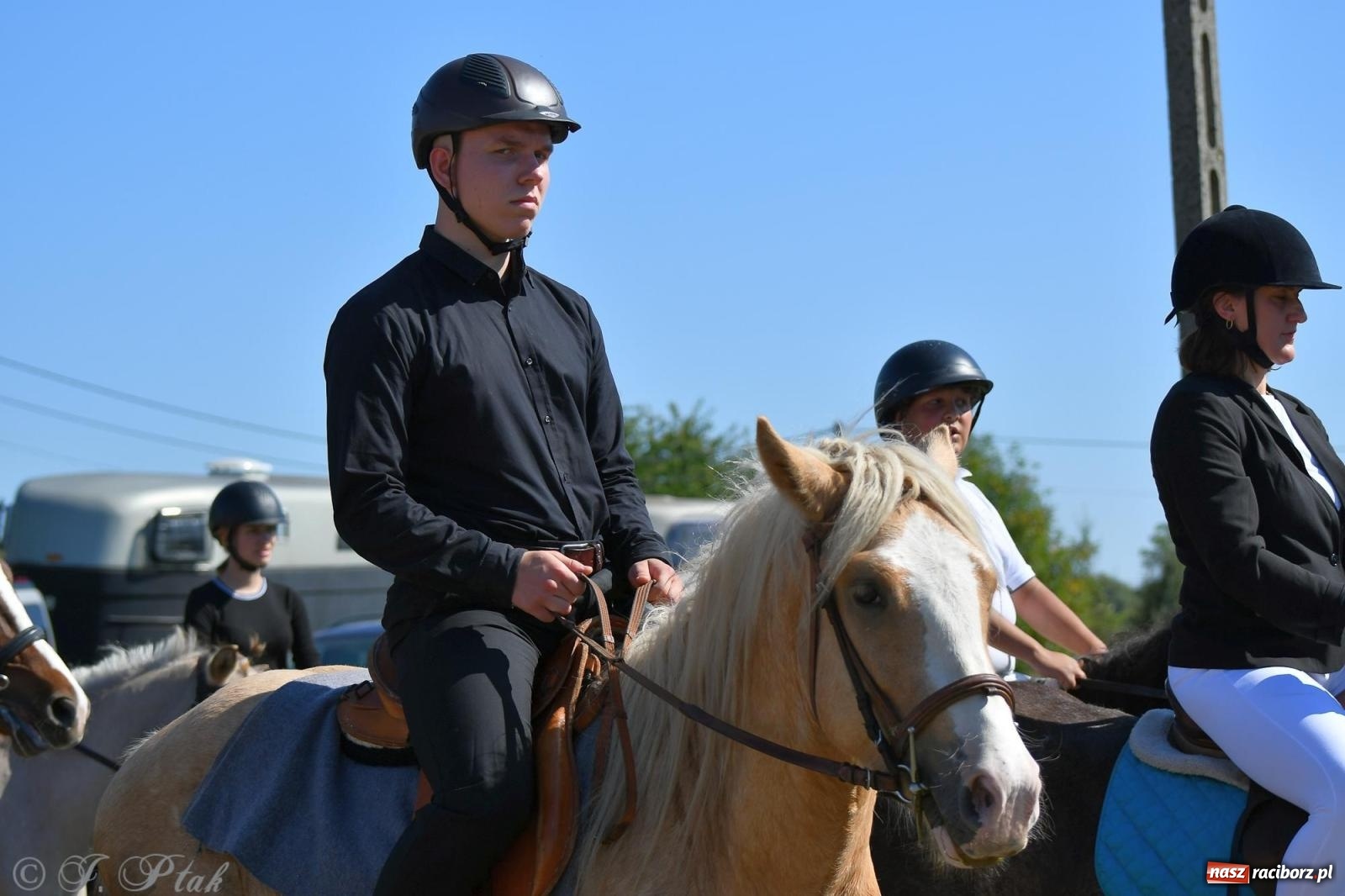 Zdjęcie w galerii na portalu naszraciborz.pl: Raciborski Hubertus. Parada konna przez miasto [FOTO i WIDEO] wiadomości z regionu