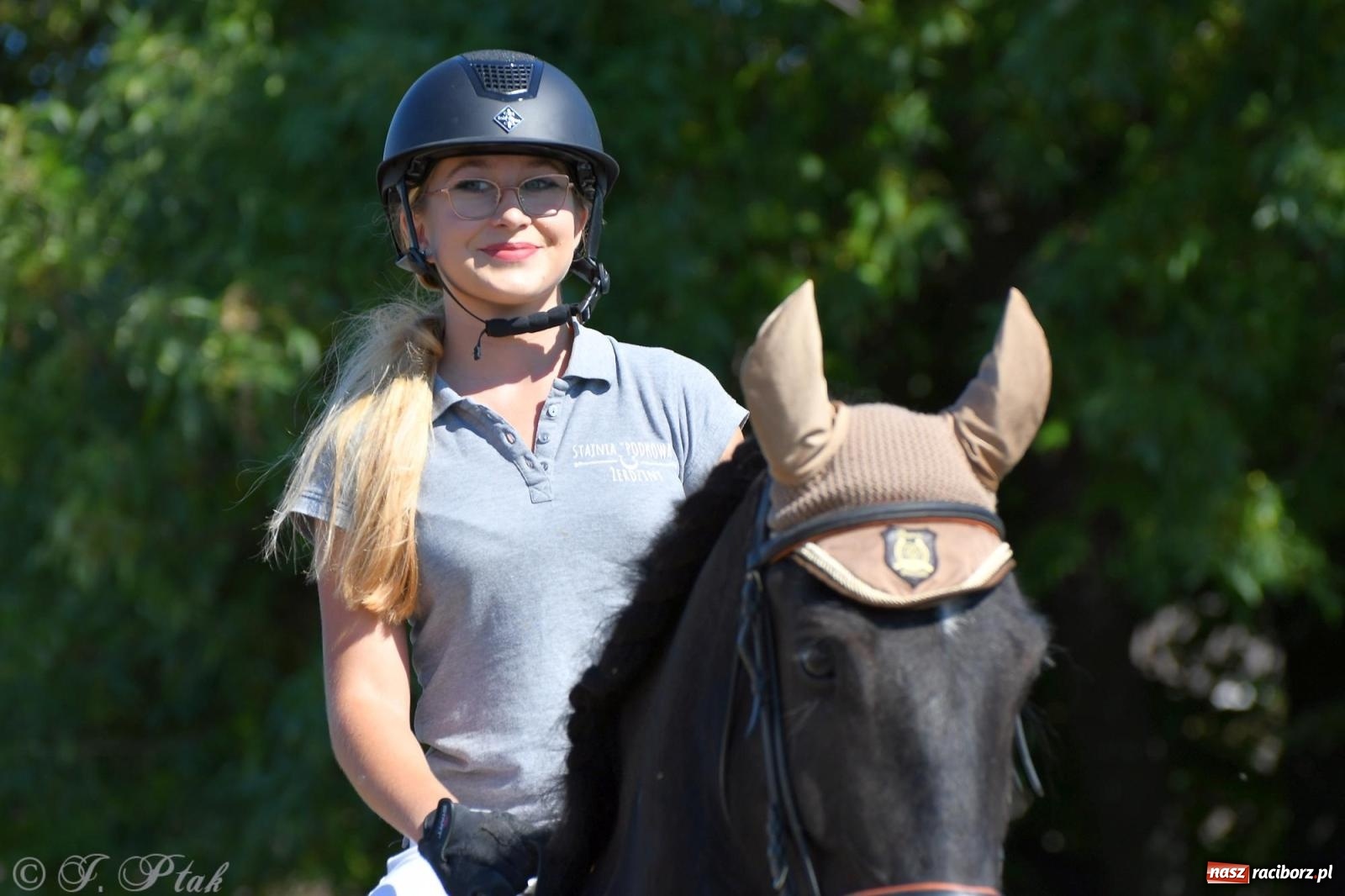 Zdjęcie w galerii na portalu naszraciborz.pl: Raciborski Hubertus. Parada konna przez miasto [FOTO i WIDEO] wiadomości z regionu