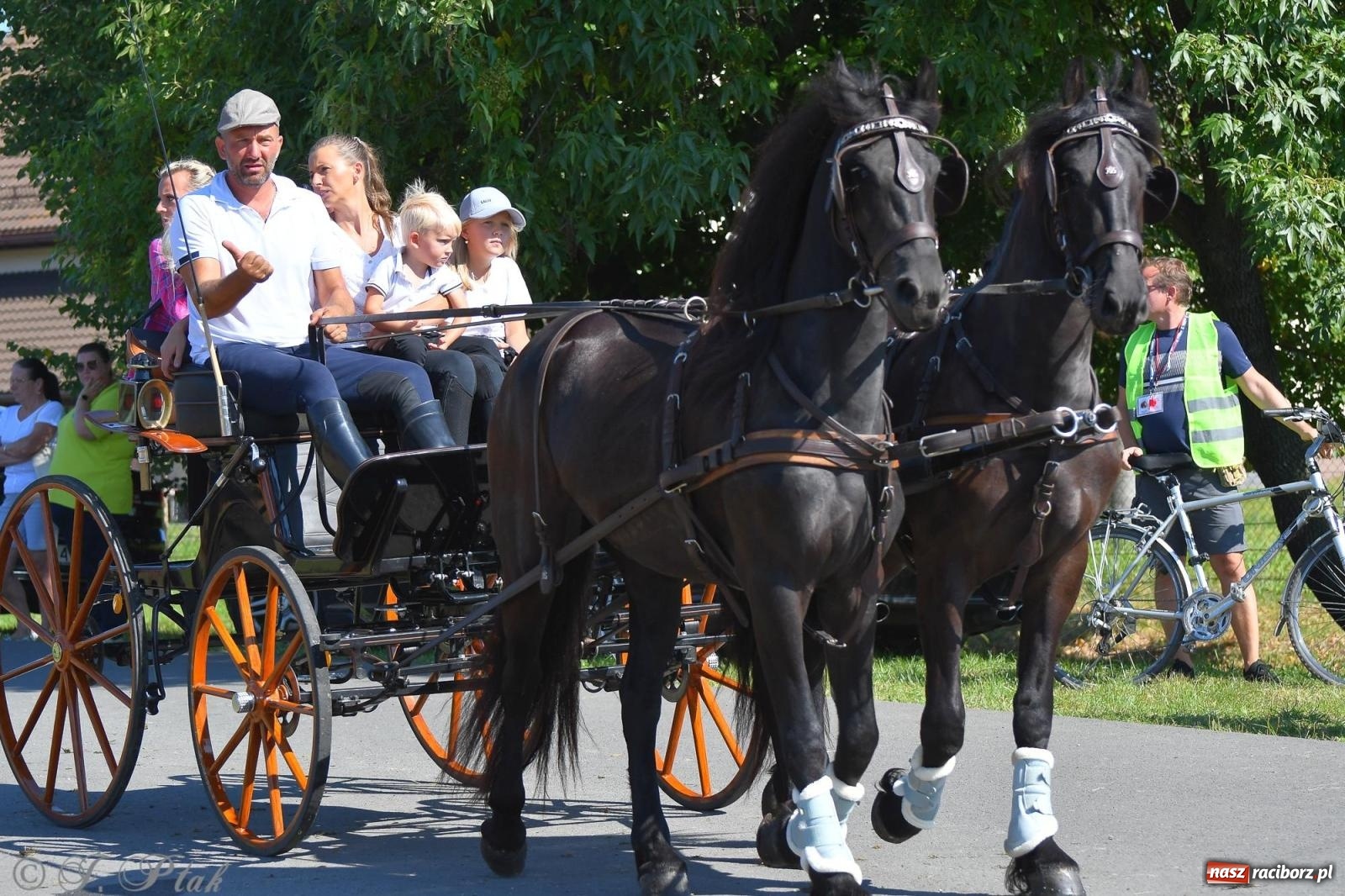 Zdjęcie w galerii na portalu naszraciborz.pl: Raciborski Hubertus. Parada konna przez miasto [FOTO i WIDEO] wiadomości z regionu