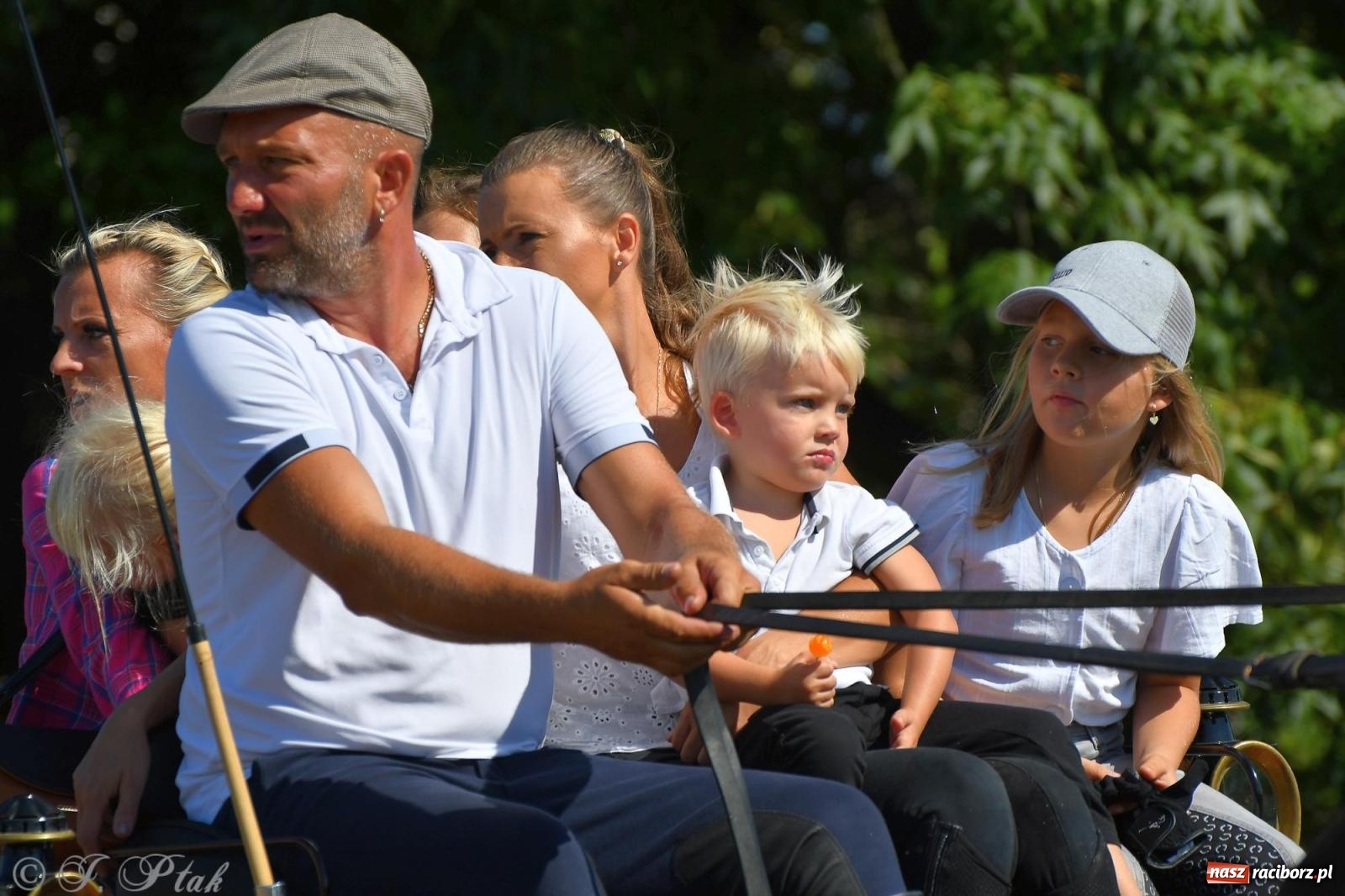 Zdjęcie w galerii na portalu naszraciborz.pl: Raciborski Hubertus. Parada konna przez miasto [FOTO i WIDEO] wiadomości z regionu