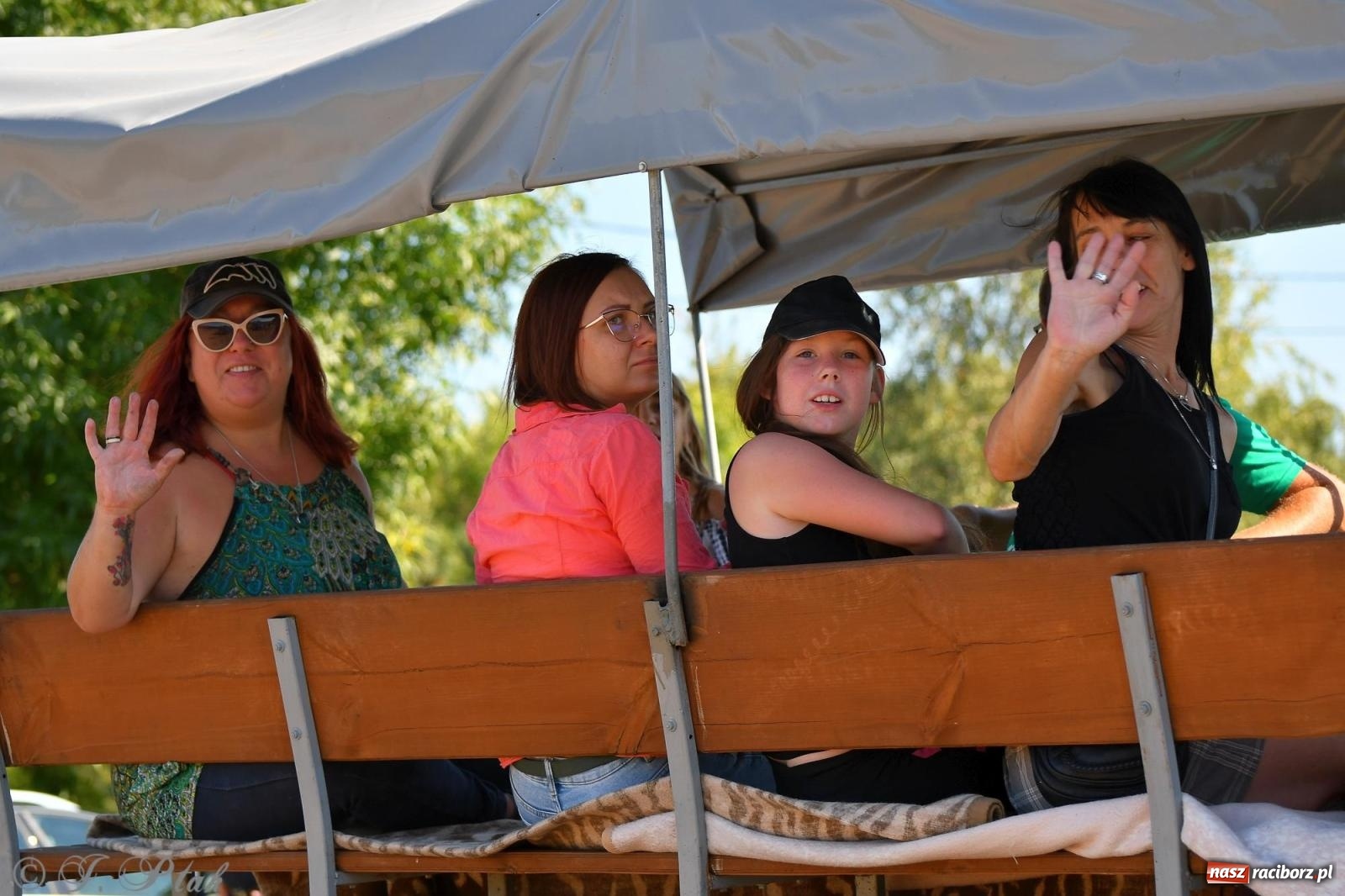 Zdjęcie w galerii na portalu naszraciborz.pl: Raciborski Hubertus. Parada konna przez miasto [FOTO i WIDEO] wiadomości z regionu