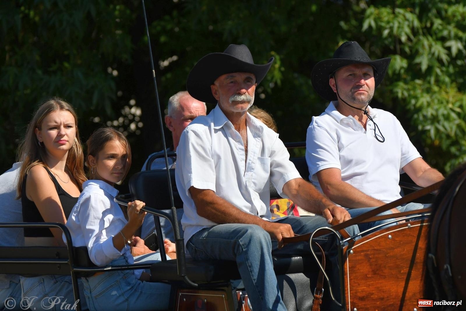 Zdjęcie w galerii na portalu naszraciborz.pl: Raciborski Hubertus. Parada konna przez miasto [FOTO i WIDEO] wiadomości z regionu