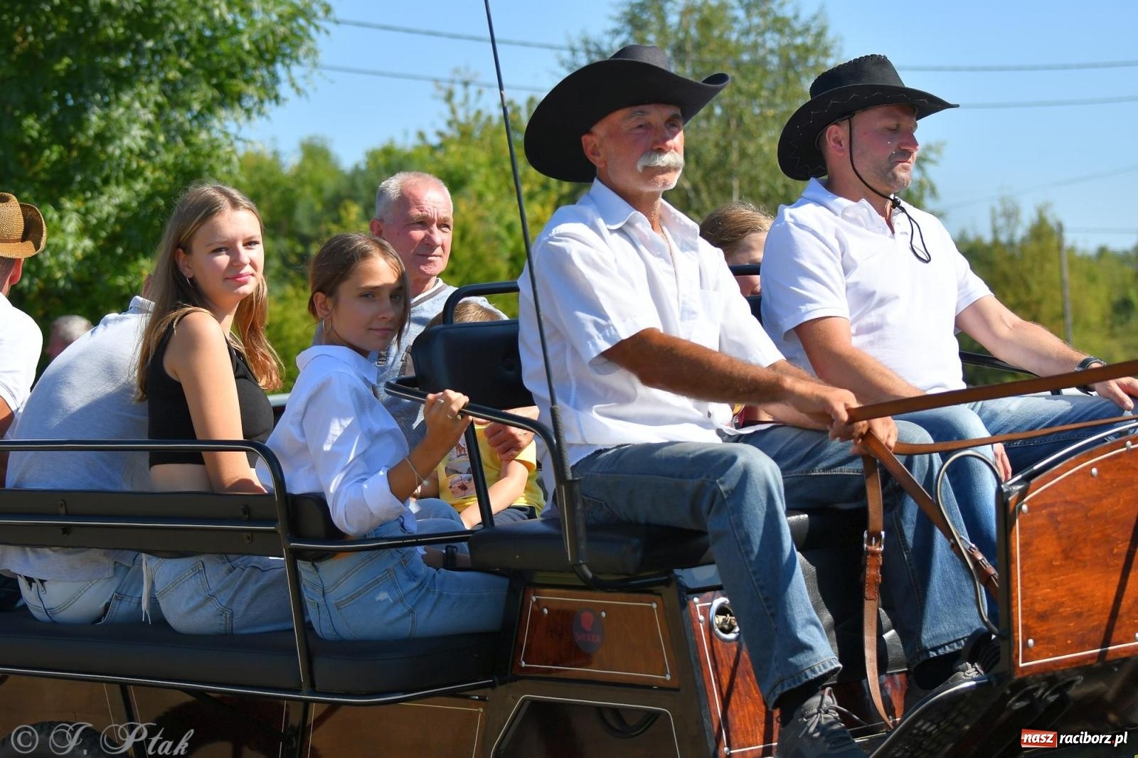 Zdjęcie w galerii na portalu naszraciborz.pl: Raciborski Hubertus. Parada konna przez miasto [FOTO i WIDEO] wiadomości z regionu