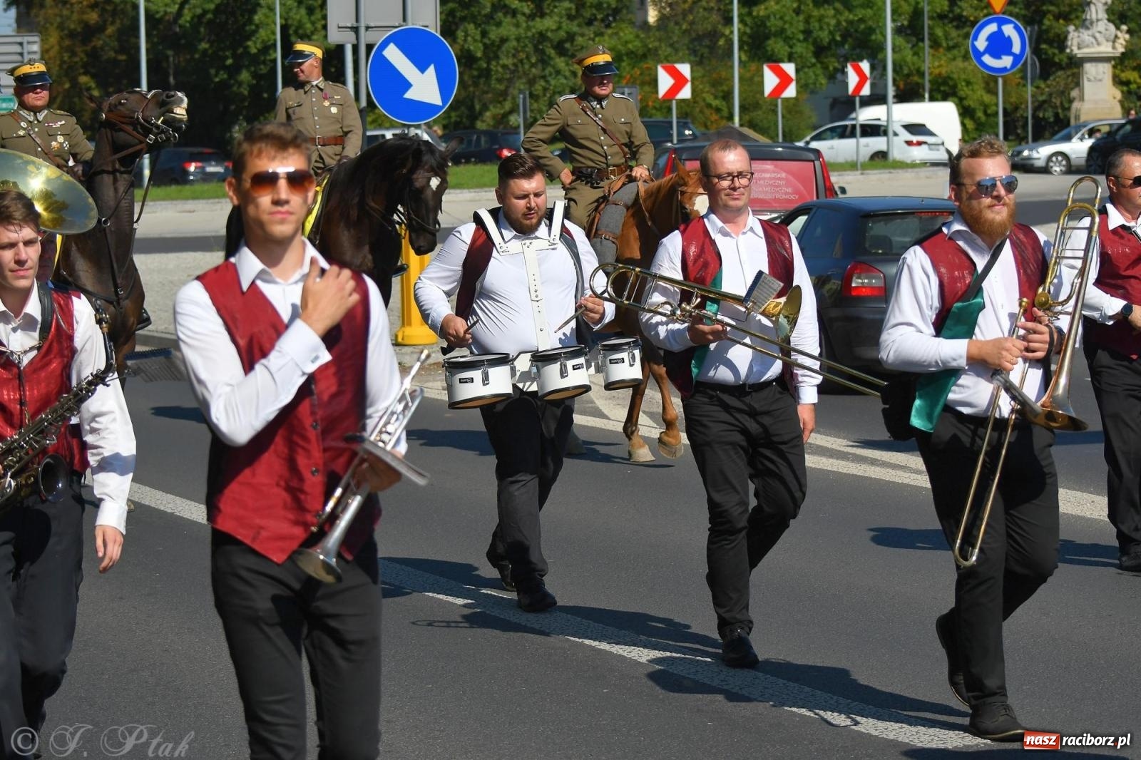 Zdjęcie w galerii na portalu naszraciborz.pl: Raciborski Hubertus. Parada konna przez miasto [FOTO i WIDEO] wiadomości z regionu