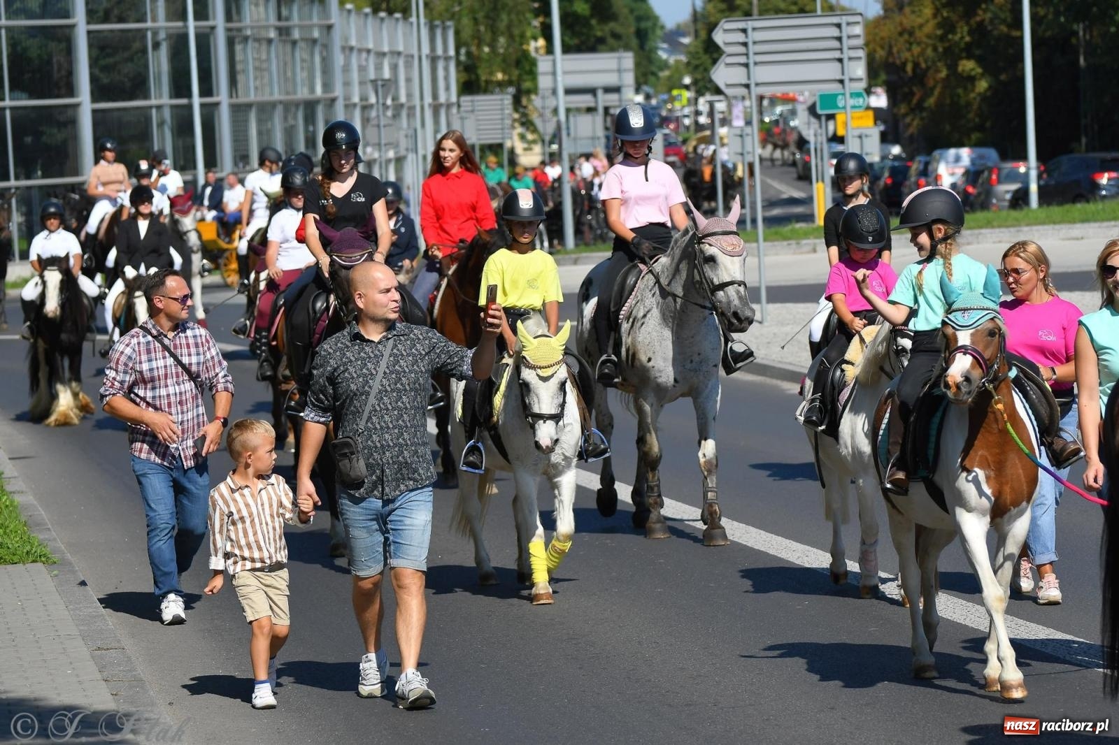 Zdjęcie w galerii na portalu naszraciborz.pl: Raciborski Hubertus. Parada konna przez miasto [FOTO i WIDEO] wiadomości z regionu