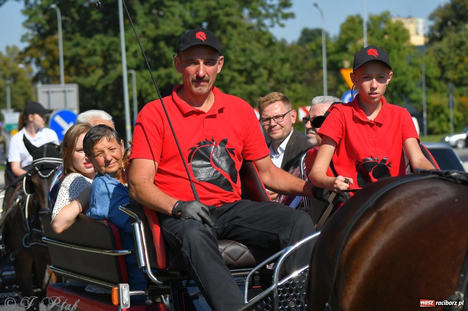 Zdjęcie w galerii na portalu naszraciborz.pl: Raciborski Hubertus. Parada konna przez miasto [FOTO i WIDEO] wiadomości z regionu