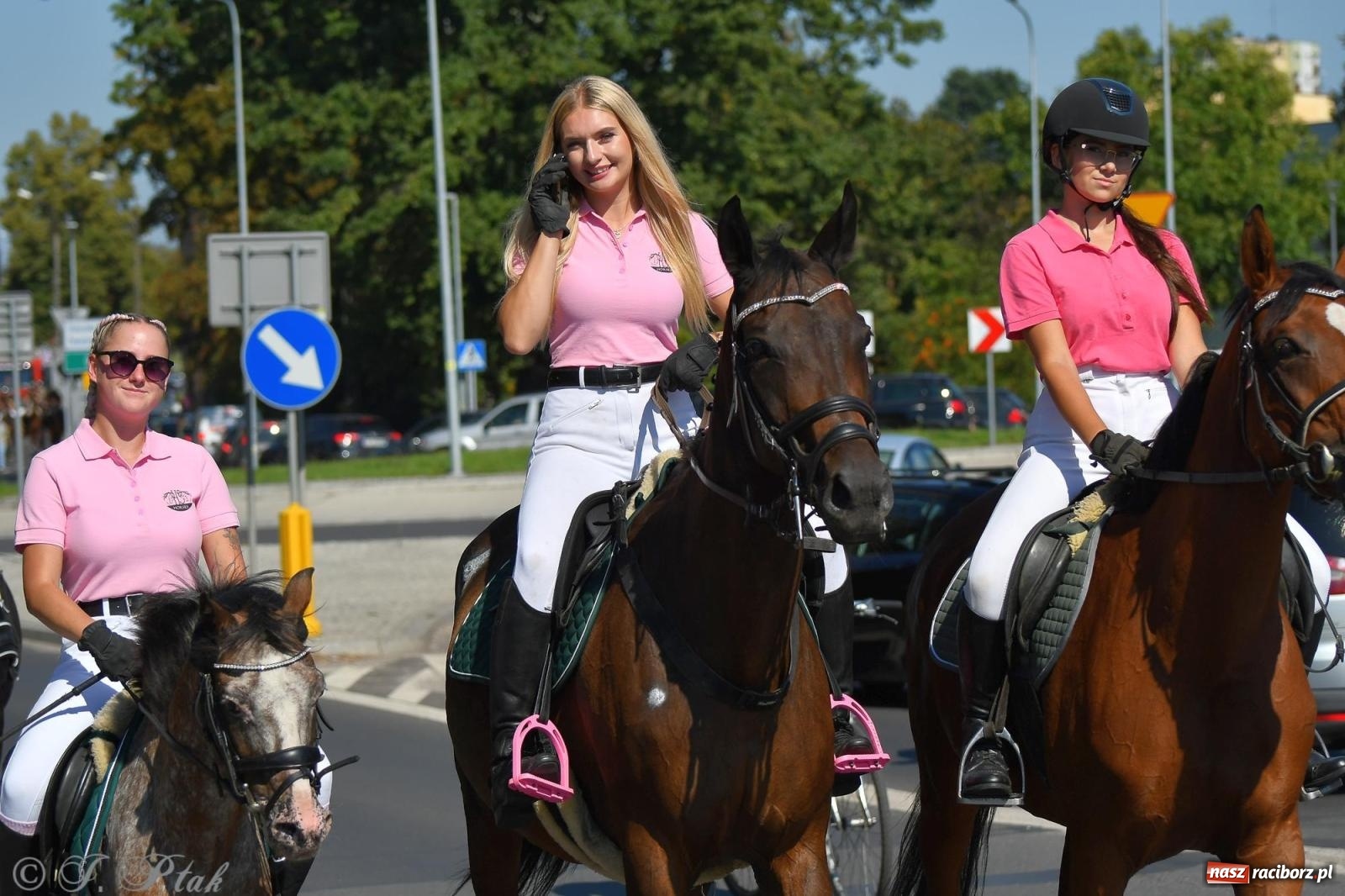 Zdjęcie w galerii na portalu naszraciborz.pl: Raciborski Hubertus. Parada konna przez miasto [FOTO i WIDEO] wiadomości z regionu