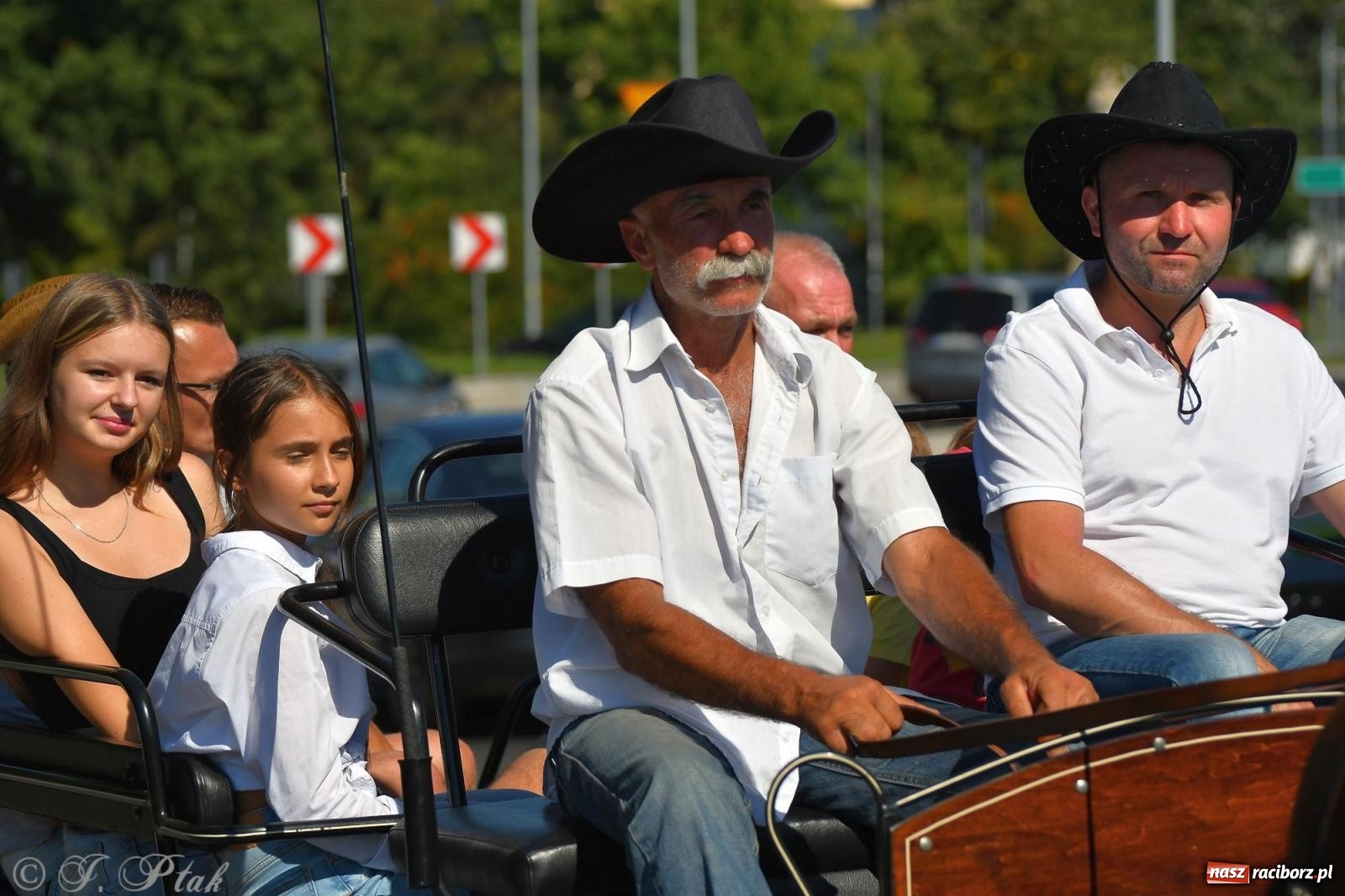 Zdjęcie w galerii na portalu naszraciborz.pl: Raciborski Hubertus. Parada konna przez miasto [FOTO i WIDEO] wiadomości z regionu