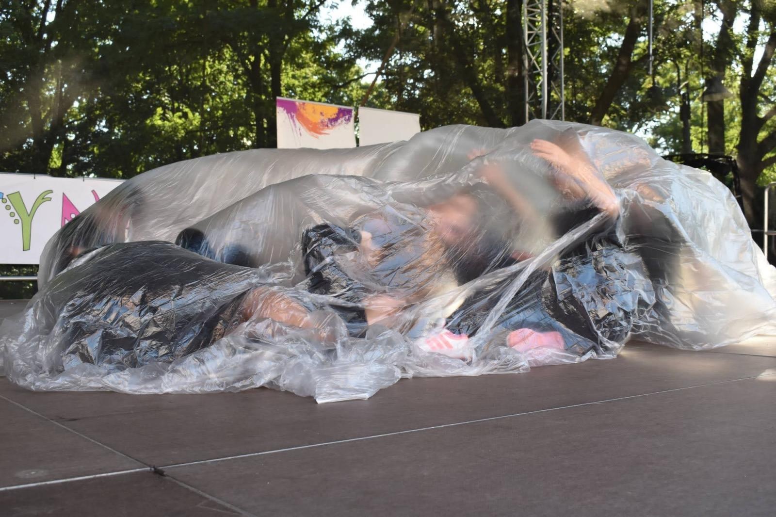 Zdjęcie w galerii na portalu naszraciborz.pl: Koła zainteresowań działające przy Młodzieżowym Domu Kultury zaprezentowały się na raciborskim zamku wiadomości z regionu