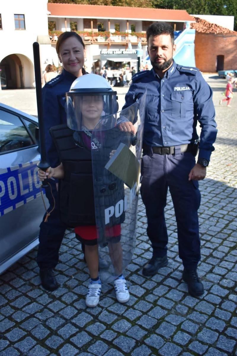 Zdjęcie w galerii na portalu naszraciborz.pl: Koła zainteresowań działające przy Młodzieżowym Domu Kultury zaprezentowały się na raciborskim zamku wiadomości z regionu