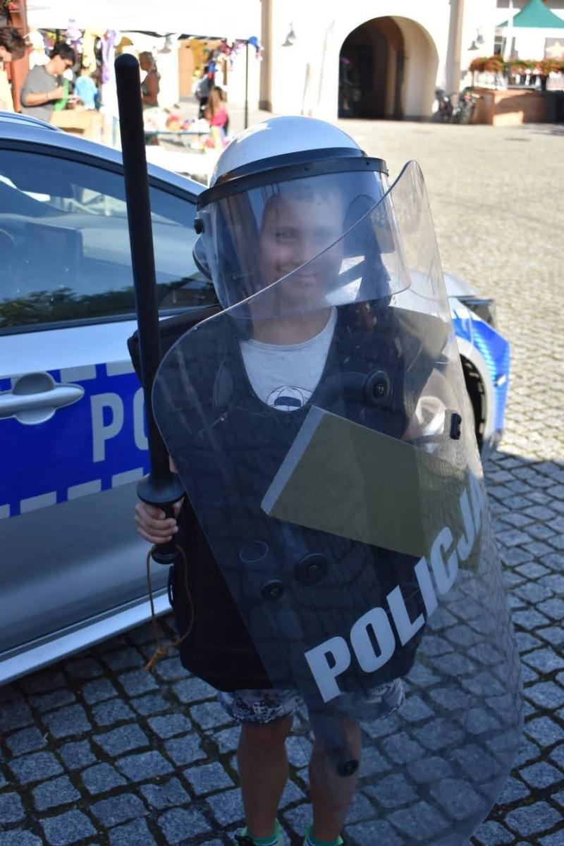 Zdjęcie w galerii na portalu naszraciborz.pl: Koła zainteresowań działające przy Młodzieżowym Domu Kultury zaprezentowały się na raciborskim zamku wiadomości z regionu