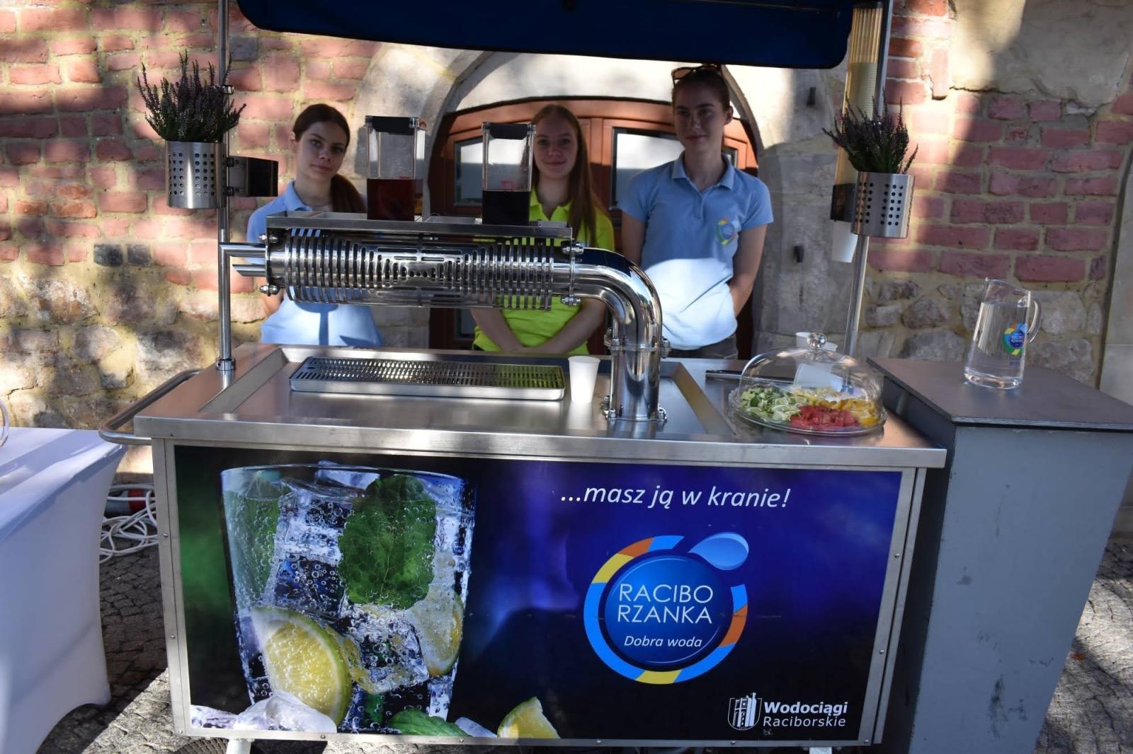 Zdjęcie w galerii na portalu naszraciborz.pl: Koła zainteresowań działające przy Młodzieżowym Domu Kultury zaprezentowały się na raciborskim zamku wiadomości z regionu