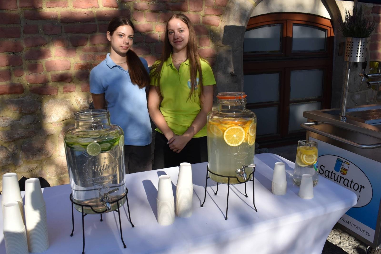 Zdjęcie w galerii na portalu naszraciborz.pl: Koła zainteresowań działające przy Młodzieżowym Domu Kultury zaprezentowały się na raciborskim zamku wiadomości z regionu