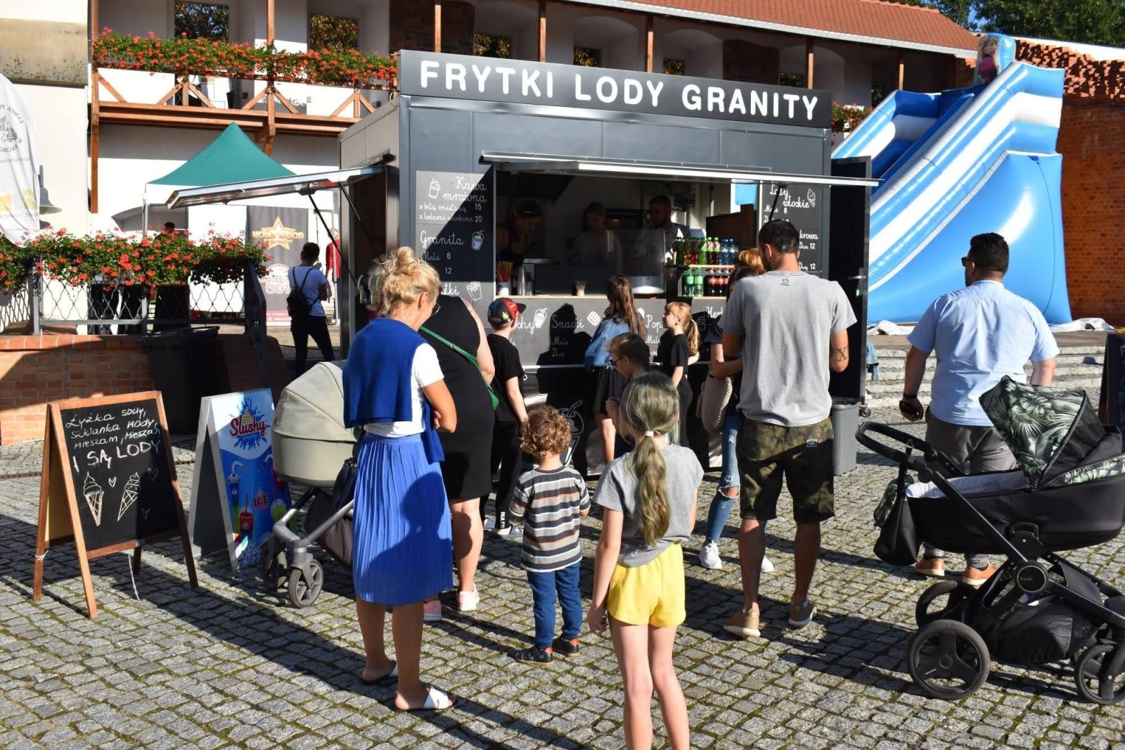 Zdjęcie w galerii na portalu naszraciborz.pl: Koła zainteresowań działające przy Młodzieżowym Domu Kultury zaprezentowały się na raciborskim zamku wiadomości z regionu