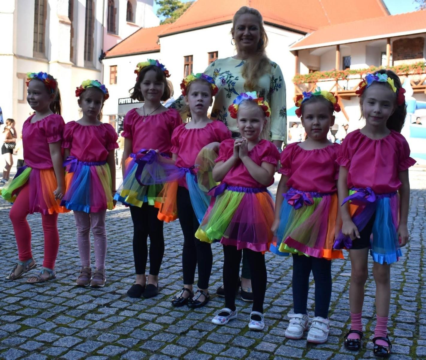 Zdjęcie w galerii na portalu naszraciborz.pl: Koła zainteresowań działające przy Młodzieżowym Domu Kultury zaprezentowały się na raciborskim zamku wiadomości z regionu