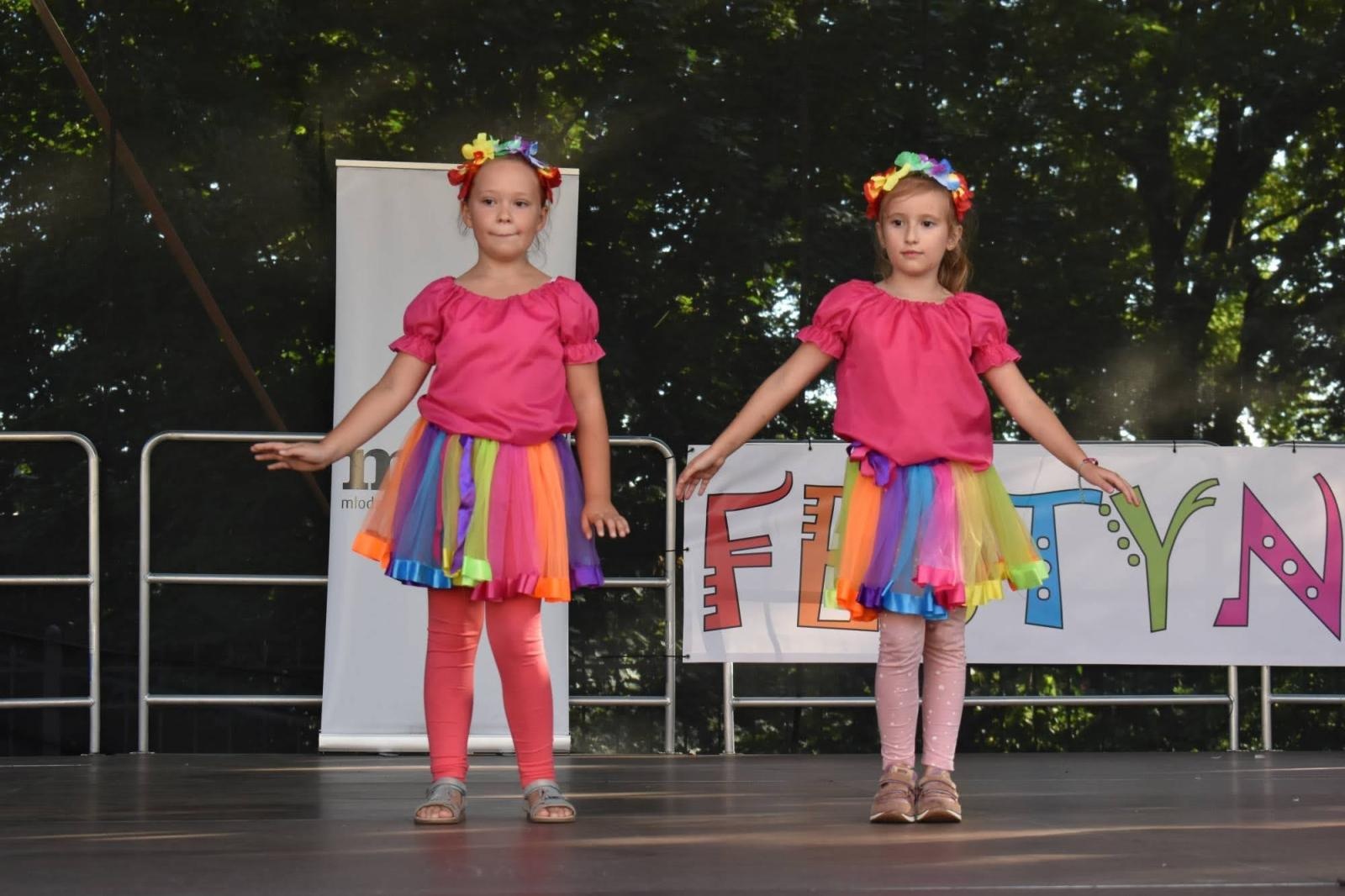 Zdjęcie w galerii na portalu naszraciborz.pl: Koła zainteresowań działające przy Młodzieżowym Domu Kultury zaprezentowały się na raciborskim zamku wiadomości z regionu