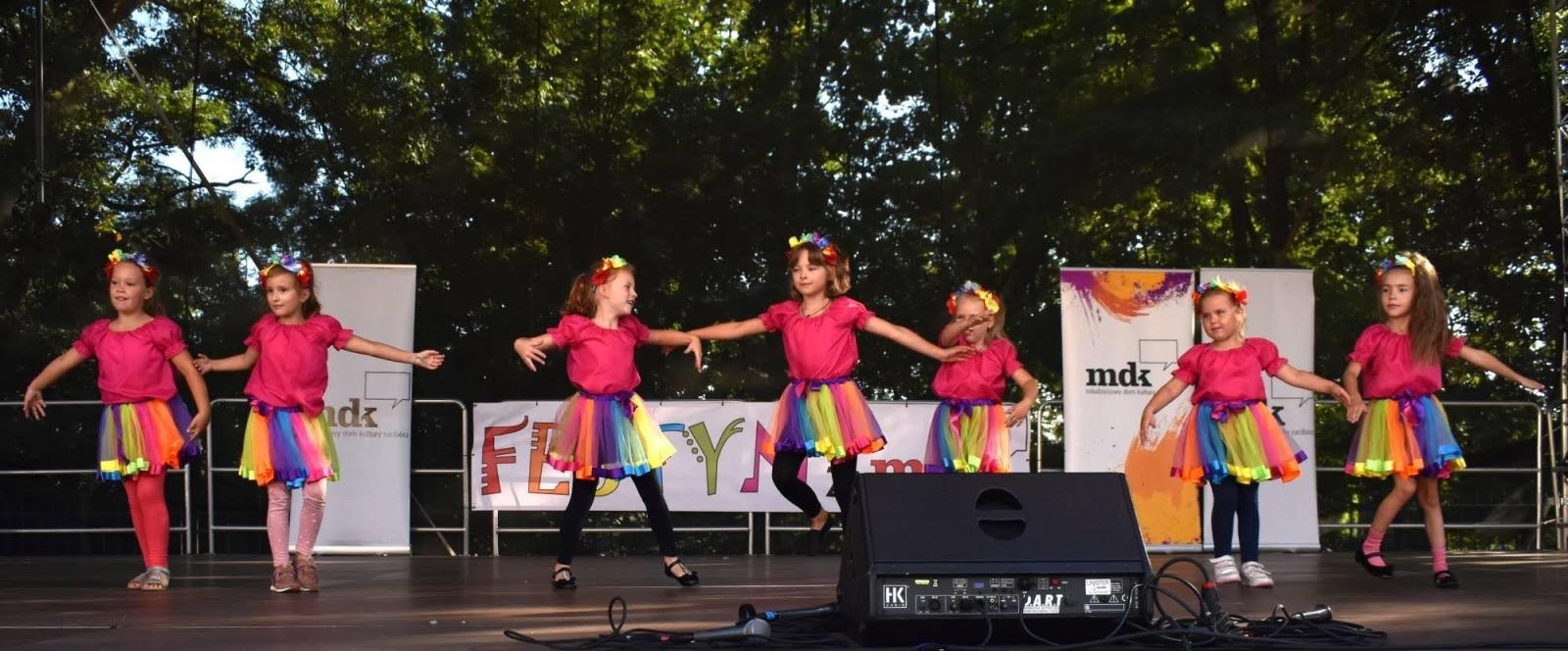 Zdjęcie w galerii na portalu naszraciborz.pl: Koła zainteresowań działające przy Młodzieżowym Domu Kultury zaprezentowały się na raciborskim zamku wiadomości z regionu
