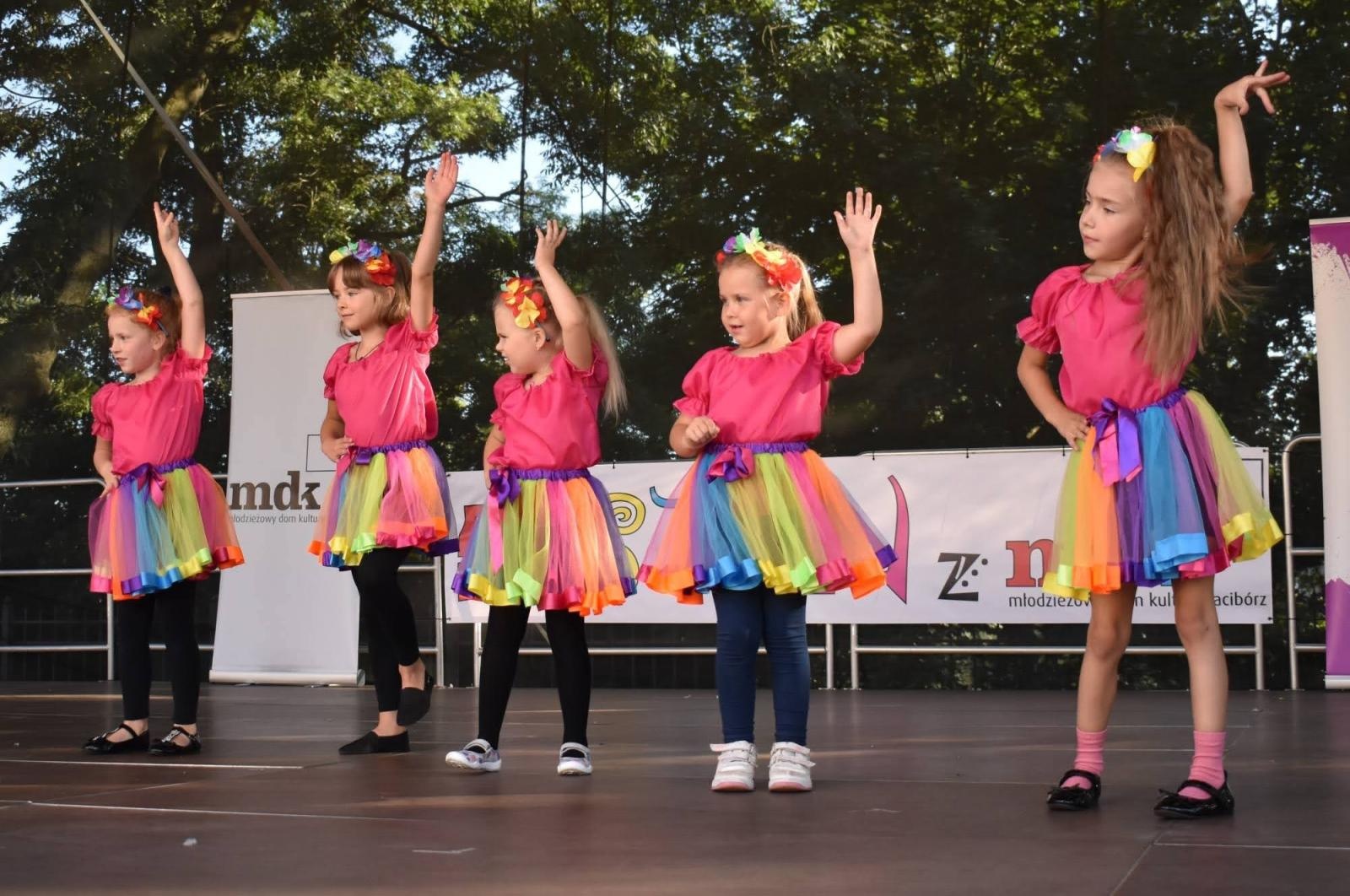 Zdjęcie w galerii na portalu naszraciborz.pl: Koła zainteresowań działające przy Młodzieżowym Domu Kultury zaprezentowały się na raciborskim zamku wiadomości z regionu