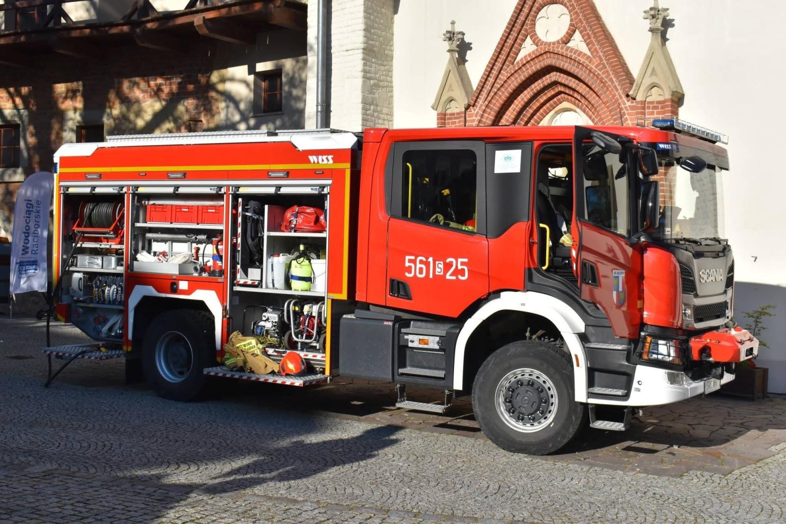 Zdjęcie w galerii na portalu naszraciborz.pl: Koła zainteresowań działające przy Młodzieżowym Domu Kultury zaprezentowały się na raciborskim zamku wiadomości z regionu