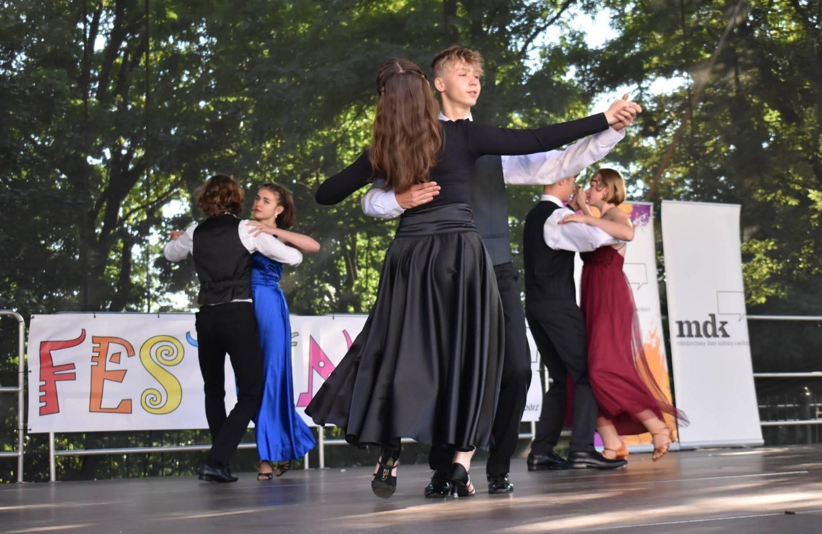 Zdjęcie w galerii na portalu naszraciborz.pl: Koła zainteresowań działające przy Młodzieżowym Domu Kultury zaprezentowały się na raciborskim zamku wiadomości z regionu