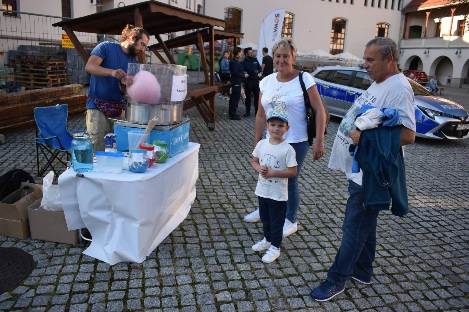 Zdjęcie w galerii na portalu naszraciborz.pl: Koła zainteresowań działające przy Młodzieżowym Domu Kultury zaprezentowały się na raciborskim zamku wiadomości z regionu