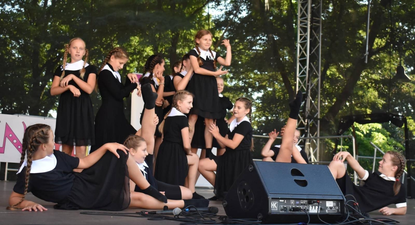 Zdjęcie w galerii na portalu naszraciborz.pl: Koła zainteresowań działające przy Młodzieżowym Domu Kultury zaprezentowały się na raciborskim zamku wiadomości z regionu