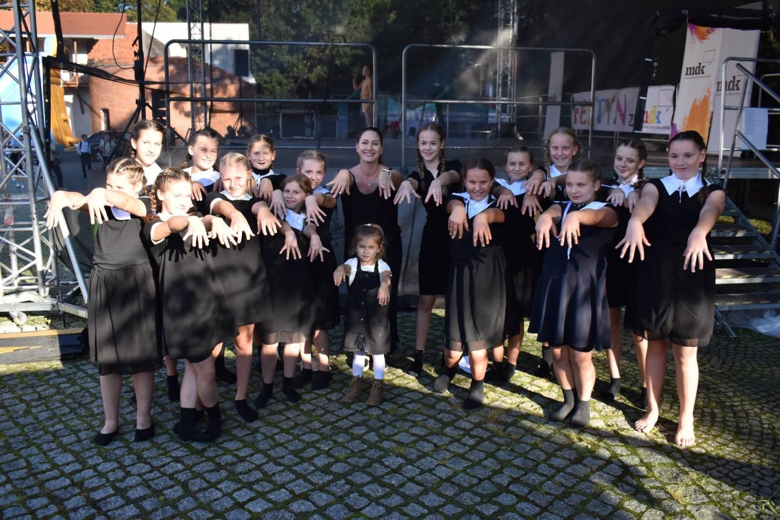 Zdjęcie w galerii na portalu naszraciborz.pl: Koła zainteresowań działające przy Młodzieżowym Domu Kultury zaprezentowały się na raciborskim zamku wiadomości z regionu