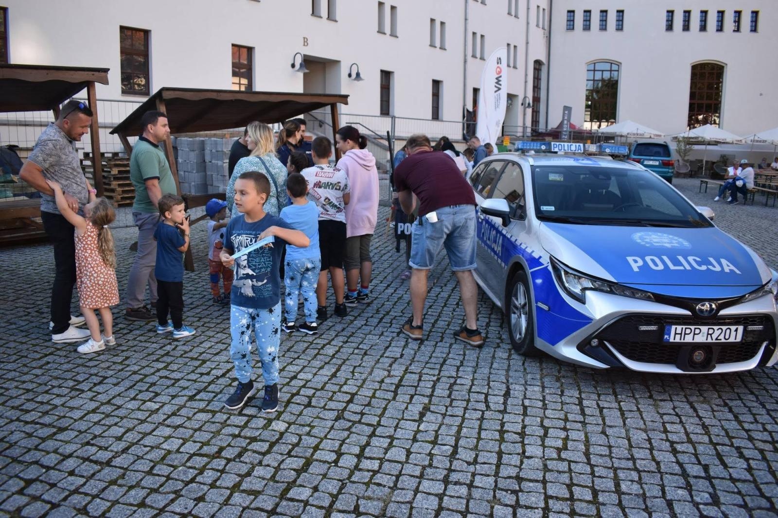 Zdjęcie w galerii na portalu naszraciborz.pl: Koła zainteresowań działające przy Młodzieżowym Domu Kultury zaprezentowały się na raciborskim zamku wiadomości z regionu