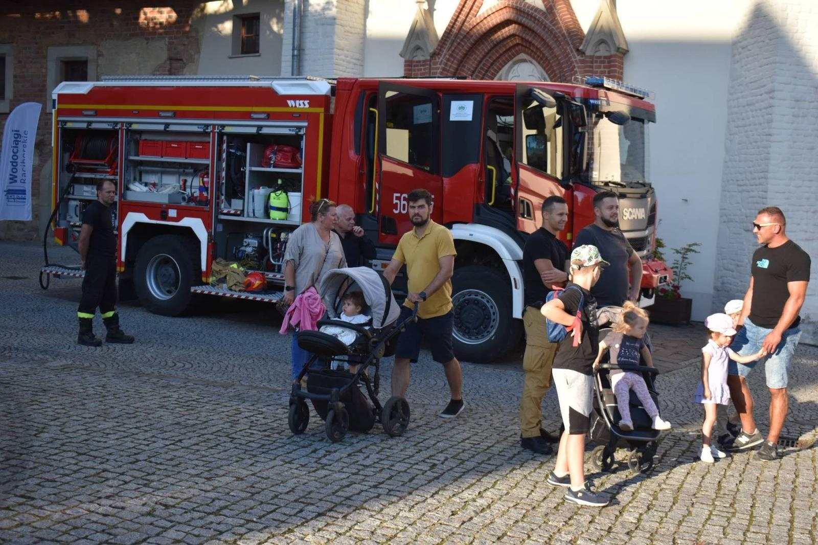 Zdjęcie w galerii na portalu naszraciborz.pl: Koła zainteresowań działające przy Młodzieżowym Domu Kultury zaprezentowały się na raciborskim zamku wiadomości z regionu