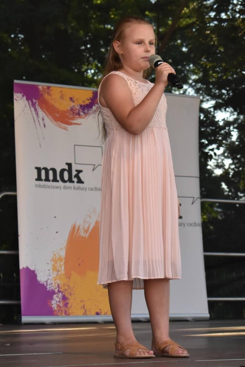 Zdjęcie w galerii na portalu naszraciborz.pl: Koła zainteresowań działające przy Młodzieżowym Domu Kultury zaprezentowały się na raciborskim zamku wiadomości z regionu