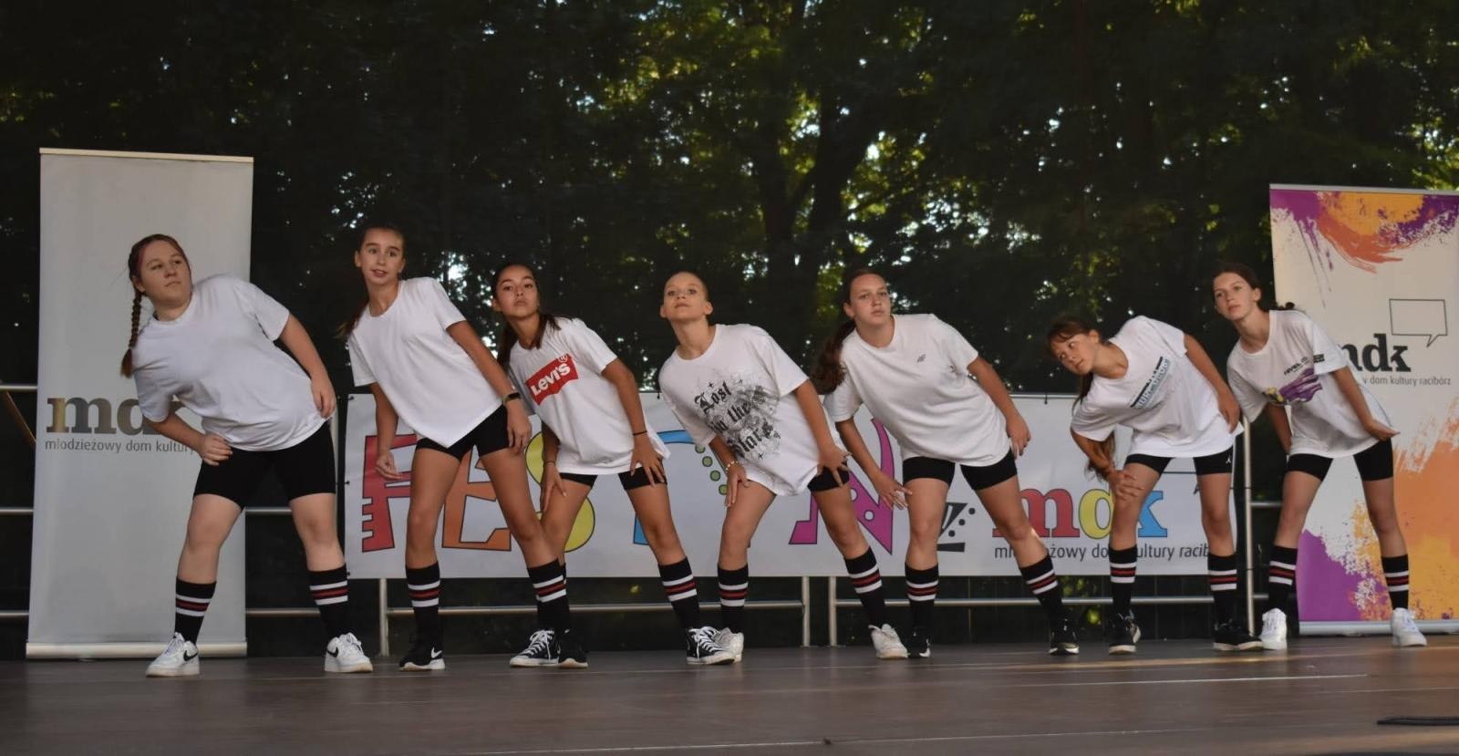 Zdjęcie w galerii na portalu naszraciborz.pl: Koła zainteresowań działające przy Młodzieżowym Domu Kultury zaprezentowały się na raciborskim zamku wiadomości z regionu