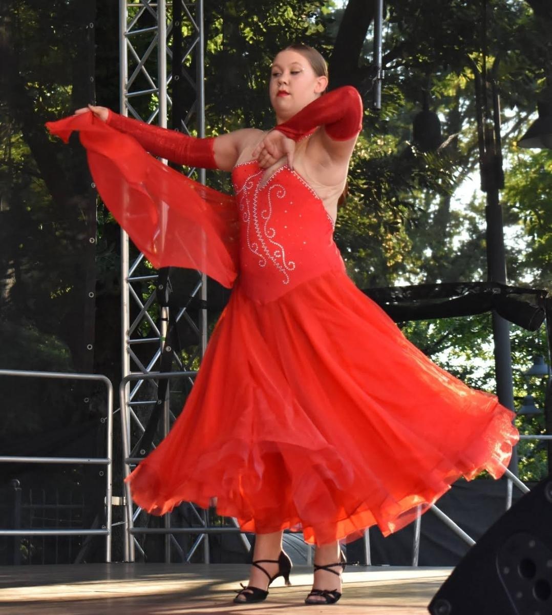 Zdjęcie w galerii na portalu naszraciborz.pl: Koła zainteresowań działające przy Młodzieżowym Domu Kultury zaprezentowały się na raciborskim zamku wiadomości z regionu