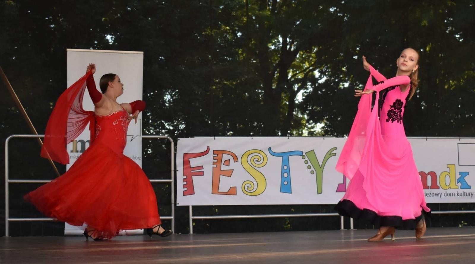 Zdjęcie w galerii na portalu naszraciborz.pl: Koła zainteresowań działające przy Młodzieżowym Domu Kultury zaprezentowały się na raciborskim zamku wiadomości z regionu