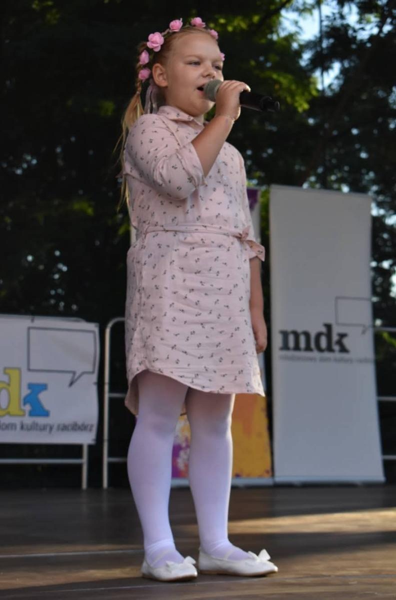 Zdjęcie w galerii na portalu naszraciborz.pl: Koła zainteresowań działające przy Młodzieżowym Domu Kultury zaprezentowały się na raciborskim zamku wiadomości z regionu