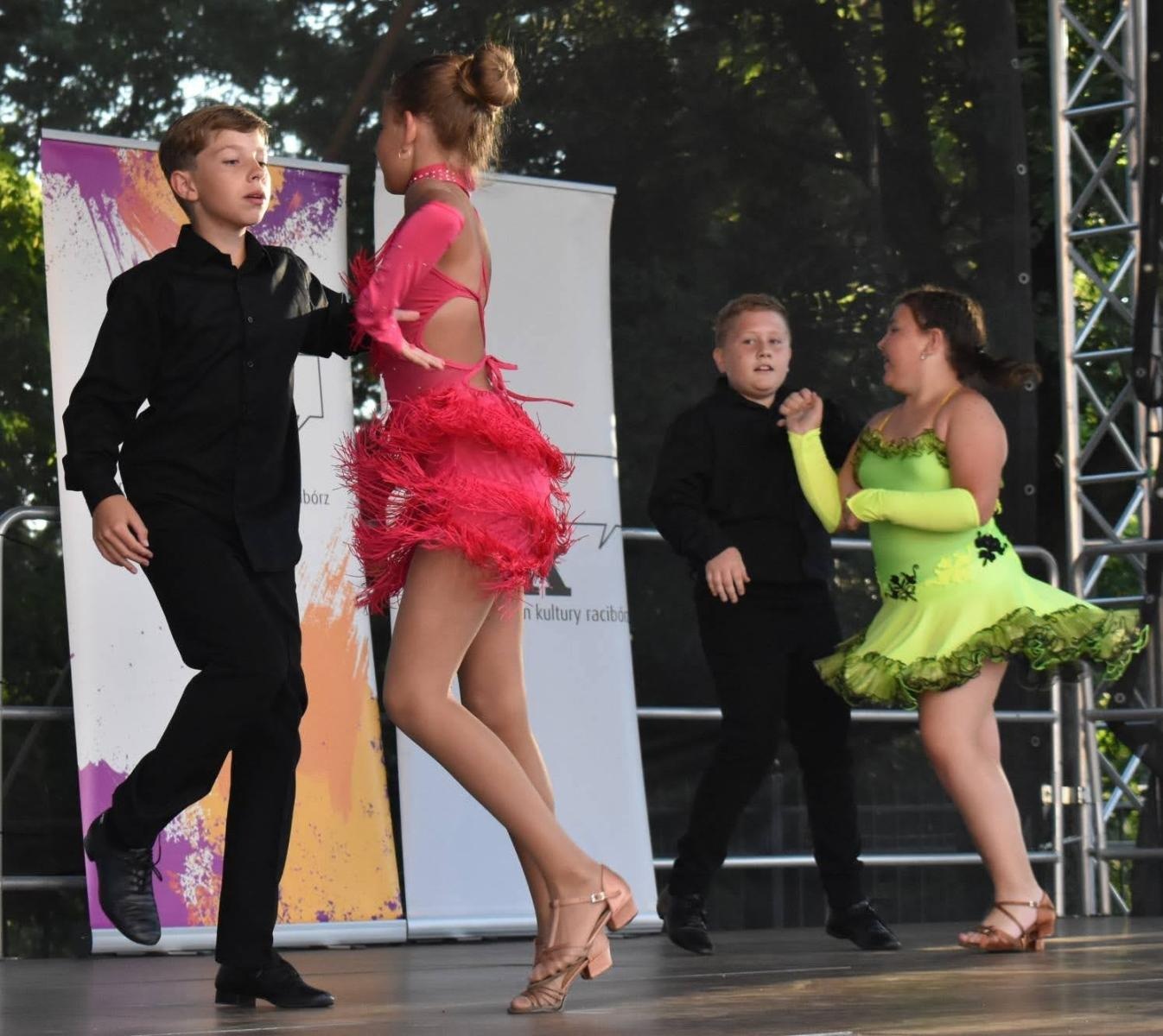 Zdjęcie w galerii na portalu naszraciborz.pl: Koła zainteresowań działające przy Młodzieżowym Domu Kultury zaprezentowały się na raciborskim zamku wiadomości z regionu