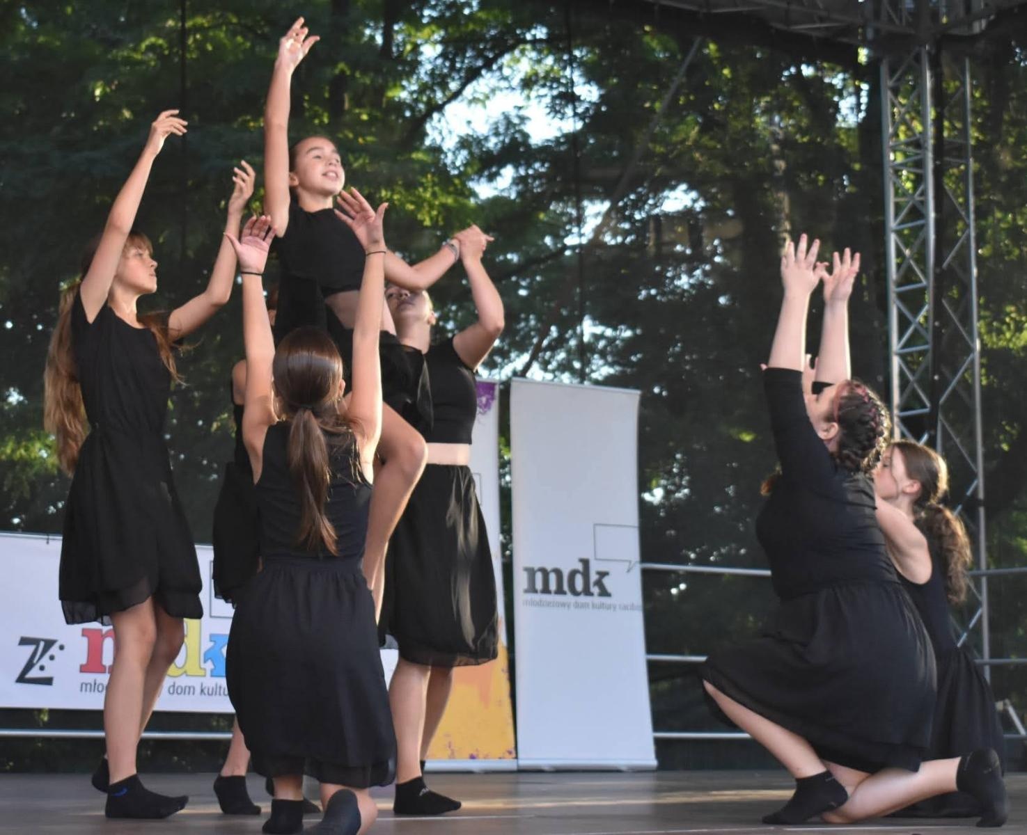 Zdjęcie w galerii na portalu naszraciborz.pl: Koła zainteresowań działające przy Młodzieżowym Domu Kultury zaprezentowały się na raciborskim zamku wiadomości z regionu