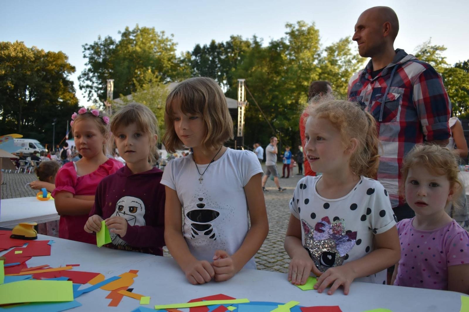 Zdjęcie w galerii na portalu naszraciborz.pl: Koła zainteresowań działające przy Młodzieżowym Domu Kultury zaprezentowały się na raciborskim zamku wiadomości z regionu