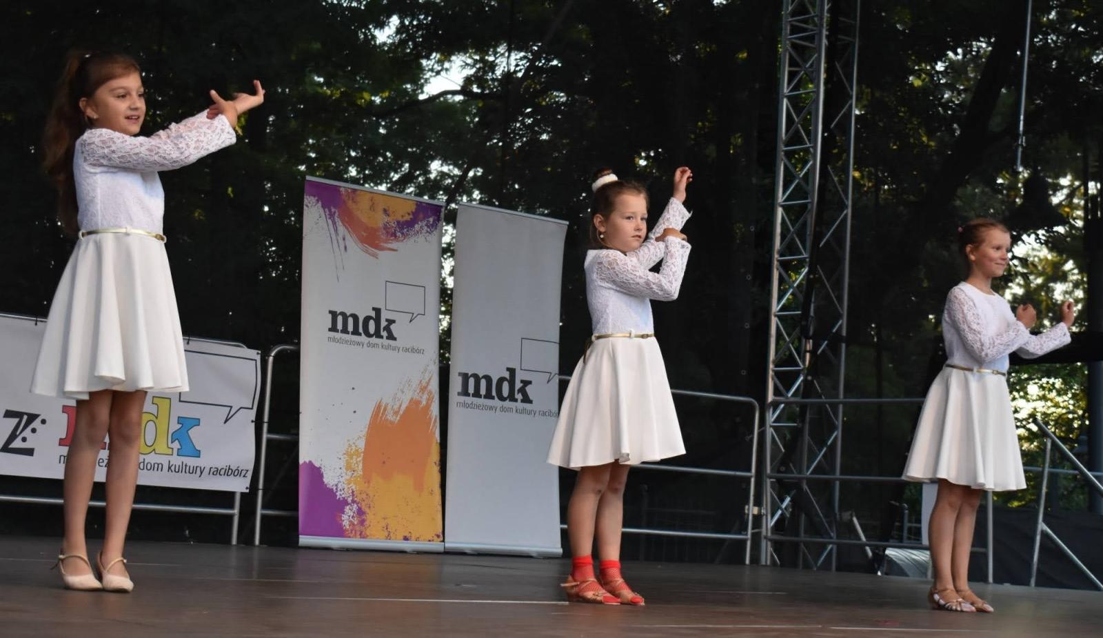 Zdjęcie w galerii na portalu naszraciborz.pl: Koła zainteresowań działające przy Młodzieżowym Domu Kultury zaprezentowały się na raciborskim zamku wiadomości z regionu