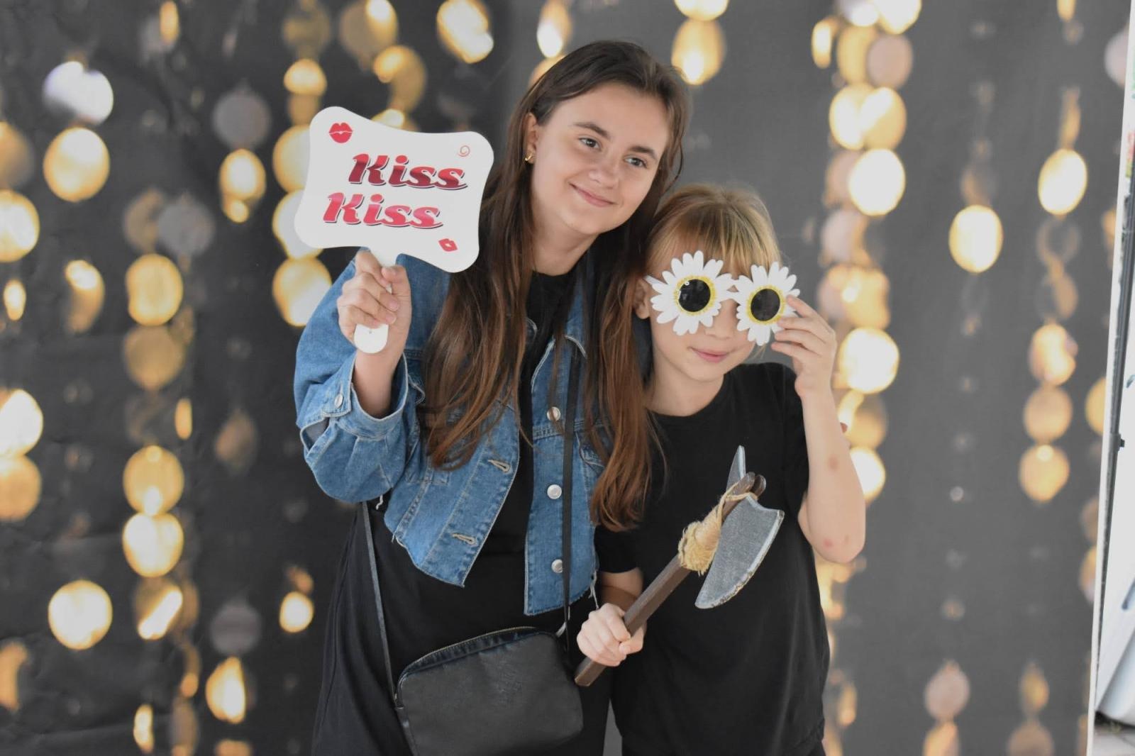 Zdjęcie w galerii na portalu naszraciborz.pl: Koła zainteresowań działające przy Młodzieżowym Domu Kultury zaprezentowały się na raciborskim zamku wiadomości z regionu