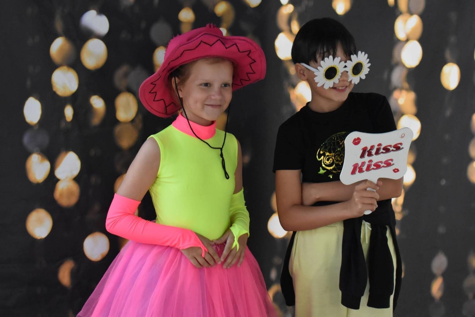 Zdjęcie w galerii na portalu naszraciborz.pl: Koła zainteresowań działające przy Młodzieżowym Domu Kultury zaprezentowały się na raciborskim zamku wiadomości z regionu