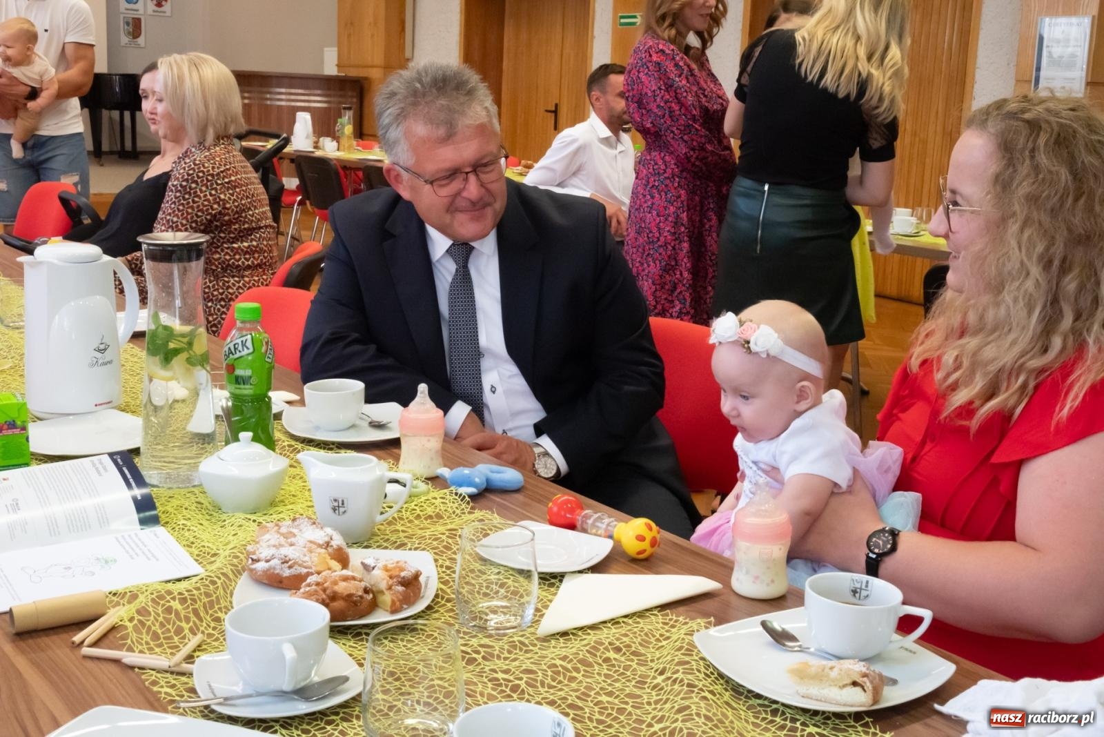 Zdjęcie w galerii na portalu naszraciborz.pl: W Krzyżanowicach przywitano najmłodszych mieszkańców gminy wiadomości z regionu