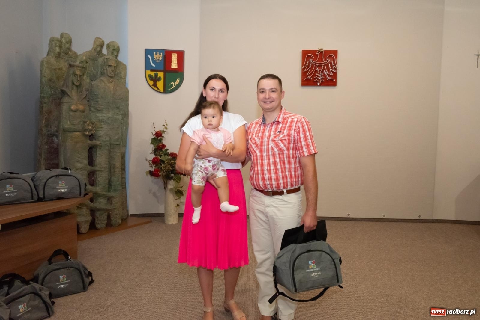 Zdjęcie w galerii na portalu naszraciborz.pl: W Krzyżanowicach przywitano najmłodszych mieszkańców gminy wiadomości z regionu