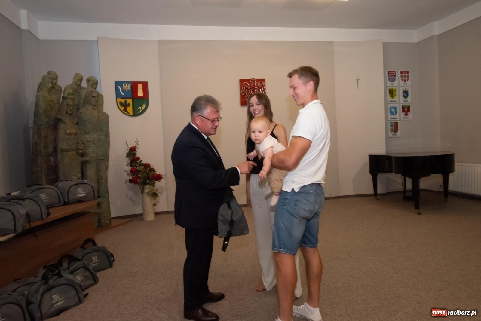 Zdjęcie w galerii na portalu naszraciborz.pl: W Krzyżanowicach przywitano najmłodszych mieszkańców gminy wiadomości z regionu