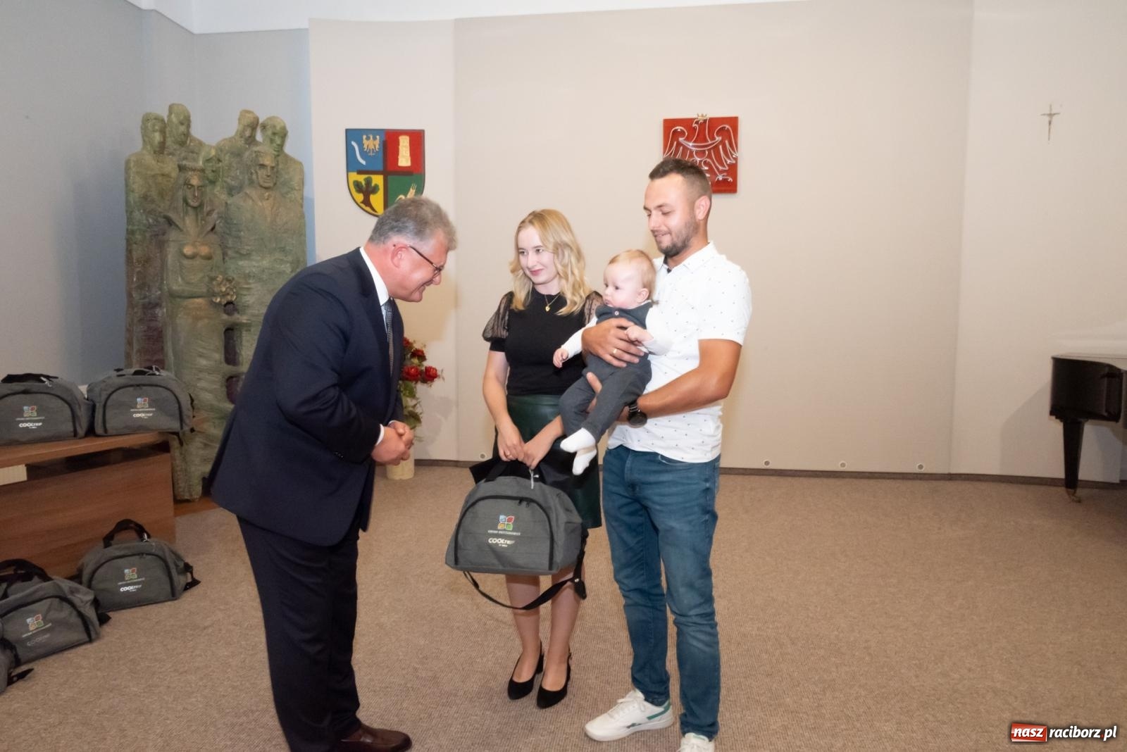 Zdjęcie w galerii na portalu naszraciborz.pl: W Krzyżanowicach przywitano najmłodszych mieszkańców gminy wiadomości z regionu