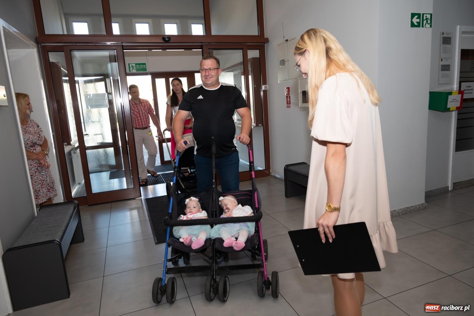 Zdjęcie w galerii na portalu naszraciborz.pl: W Krzyżanowicach przywitano najmłodszych mieszkańców gminy wiadomości z regionu