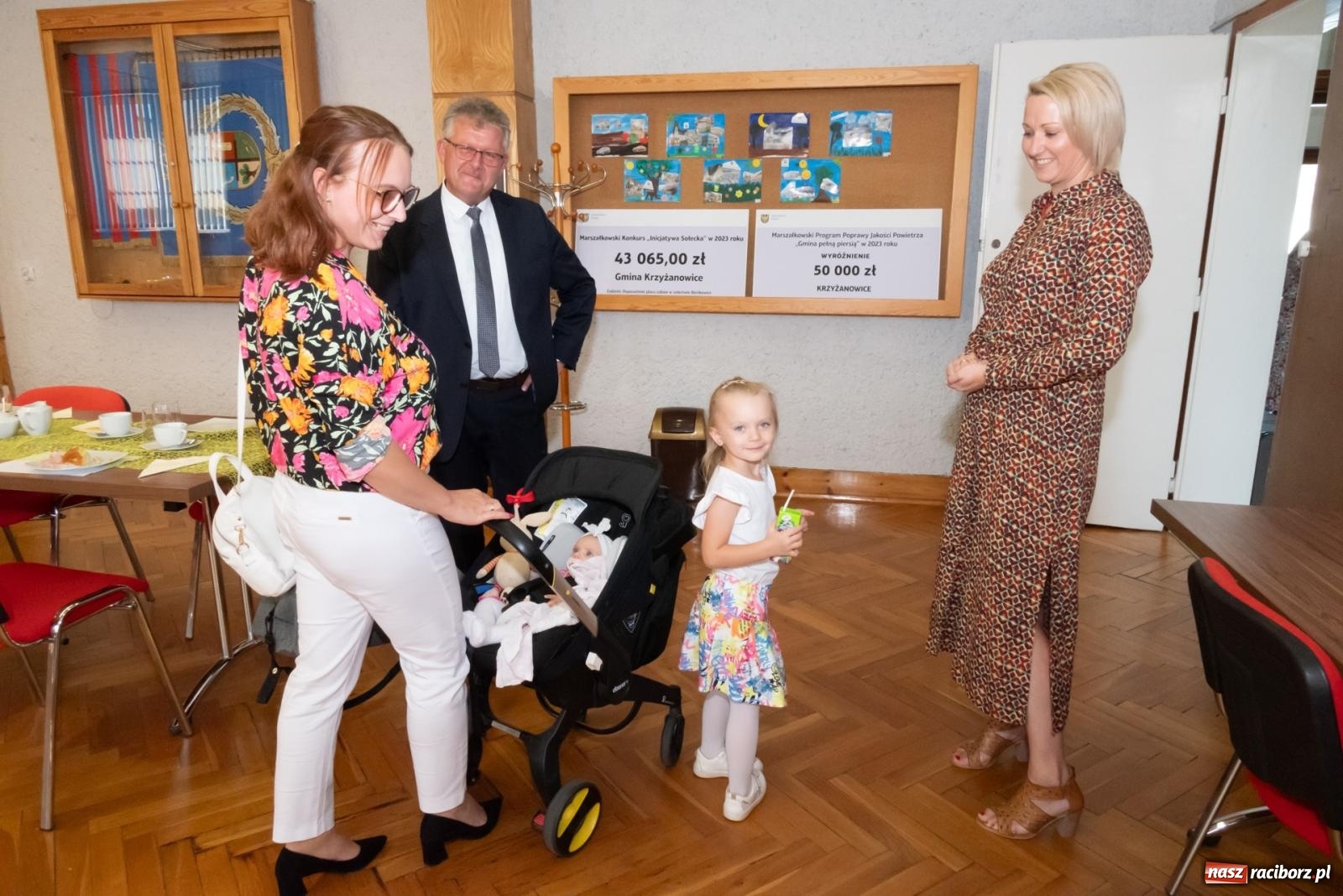 Zdjęcie w galerii na portalu naszraciborz.pl: W Krzyżanowicach przywitano najmłodszych mieszkańców gminy wiadomości z regionu